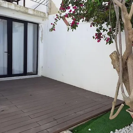 Casa de Férias Bright And Calm House With Patio. *