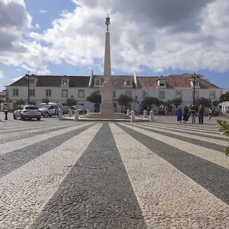 Bright And Calm House With Patio. Casa de Férias